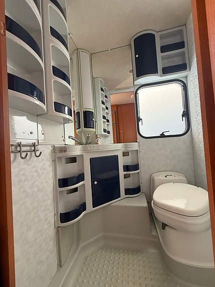 Adria Unica C 743 PU 15 of 17