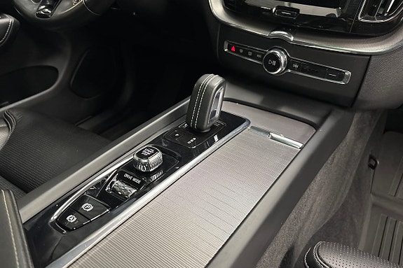Volvo XC60 16 of 23