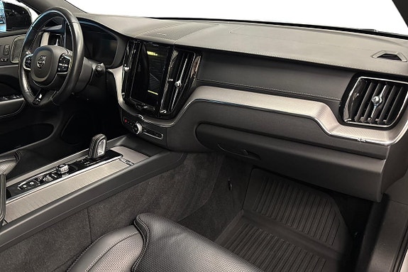 Volvo XC60 10 of 23
