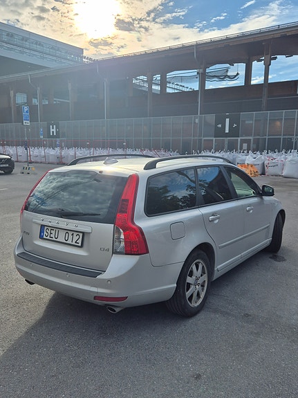 Volvo V50 2 of 6
