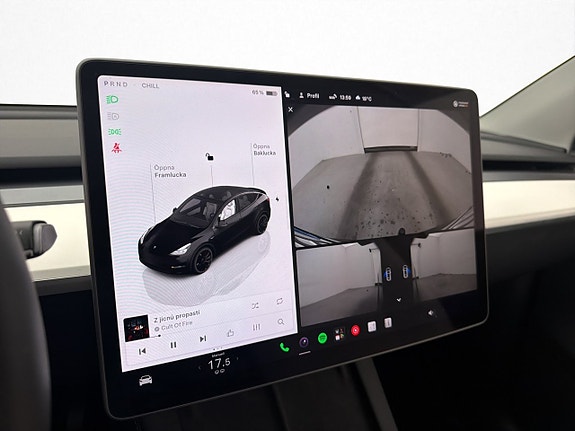 Tesla Model Y 28 of 30