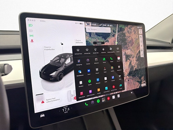 Tesla Model Y 24 of 30
