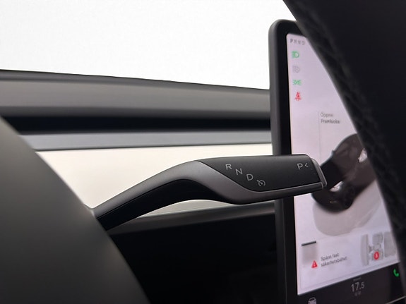Tesla Model Y 22 of 30