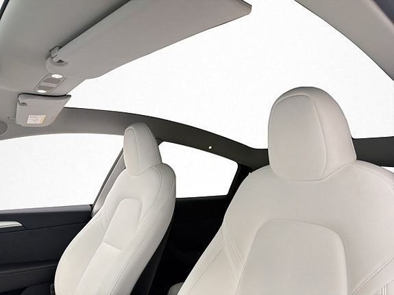 Tesla Model Y 13 of 30
