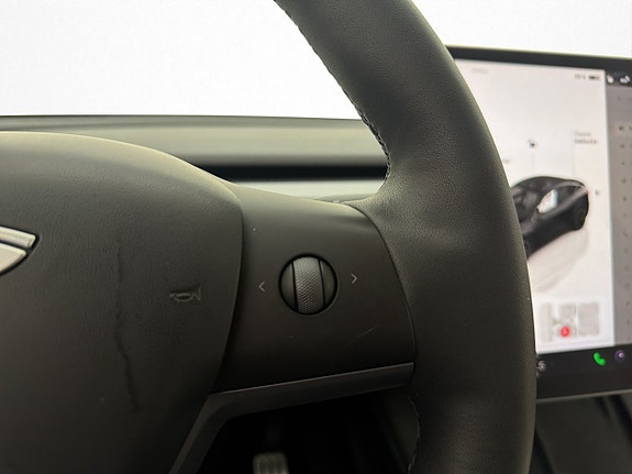 Tesla Model Y 21 of 30