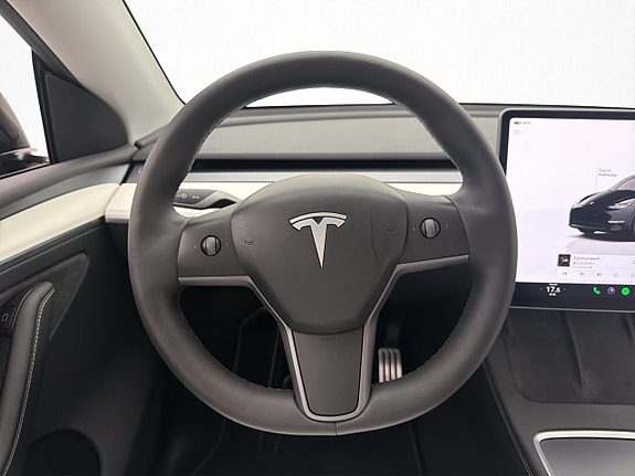 Tesla Model Y 15 of 30
