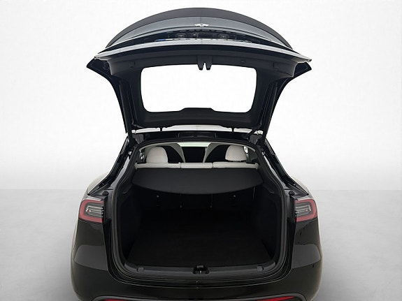Tesla Model Y 30 of 30