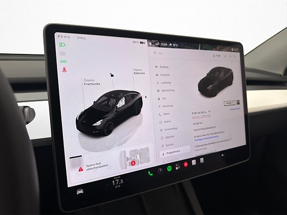 Tesla Model Y 23 of 30
