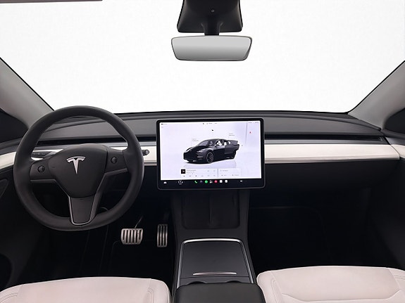 Tesla Model Y 18 of 30