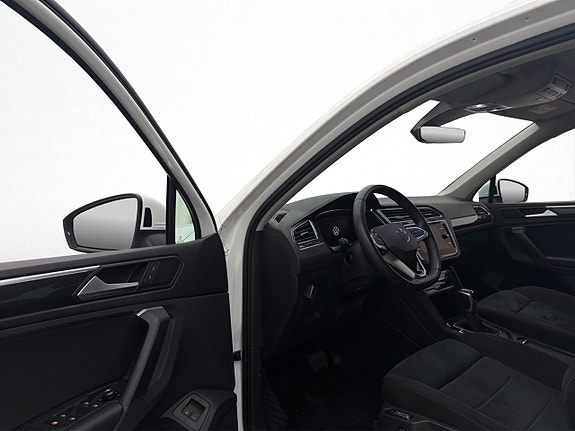 Volkswagen Tiguan 12 of 30