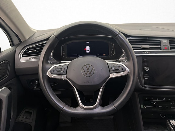 Volkswagen Tiguan 16 of 30