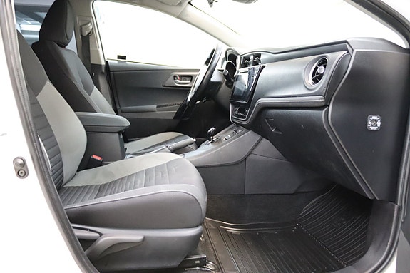 Toyota Auris 13 of 18