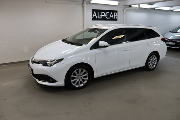 Toyota Auris 2 of 18