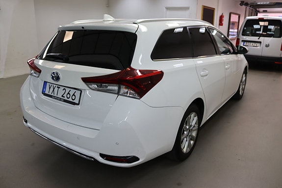 Toyota Auris 6 of 18