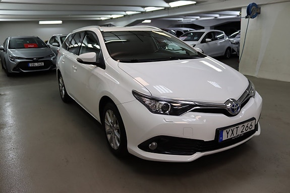 Toyota Auris 5 of 18