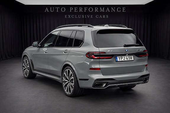 BMW X7 3 of 12