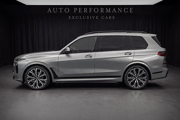 BMW X7 2 of 12
