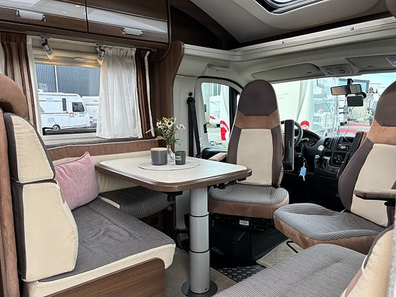 Dethleffs Esprit T 7150- 2 EB - Långbädd- Alde- Dragkrok 1750kg -  Automat- Ugn- 7 of 23