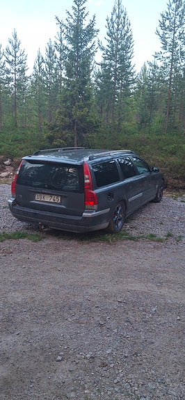 Volvo V70 3 of 3
