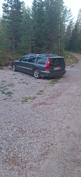 Volvo V70 2 of 3
