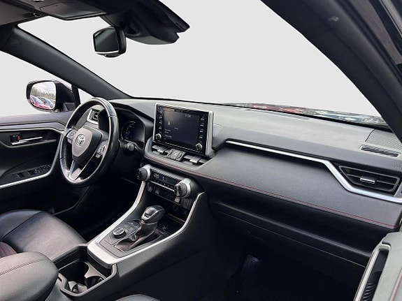 Toyota RAV4 8 of 20