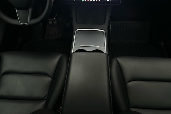 Tesla Model Y 8 of 27