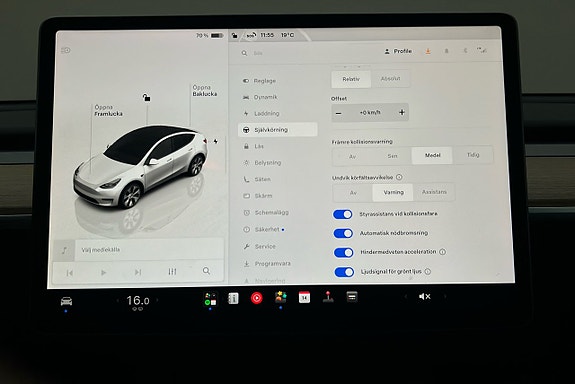 Tesla Model Y 25 of 27