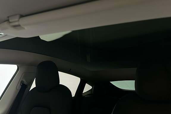 Tesla Model Y 18 of 27