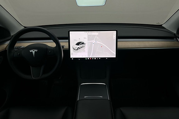 Tesla Model Y 6 of 27