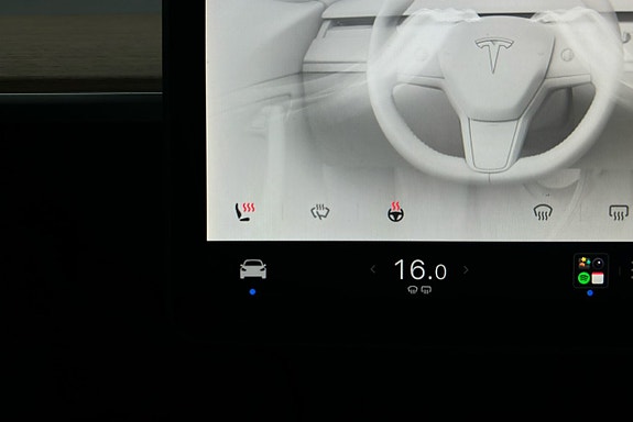 Tesla Model Y 22 of 27