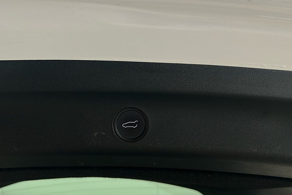 Tesla Model Y 14 of 27