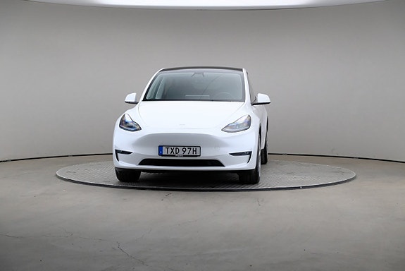 Tesla Model Y 3 of 27