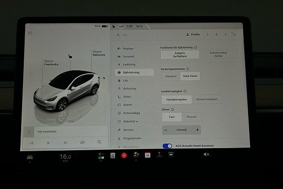 Tesla Model Y 24 of 27