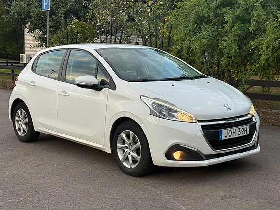 Peugeot 208 4 of 11