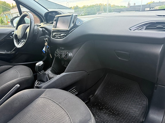 Peugeot 208 9 of 11