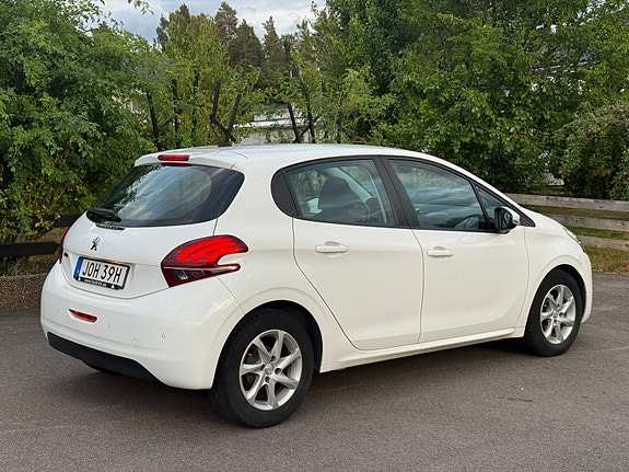 Peugeot 208 6 of 11