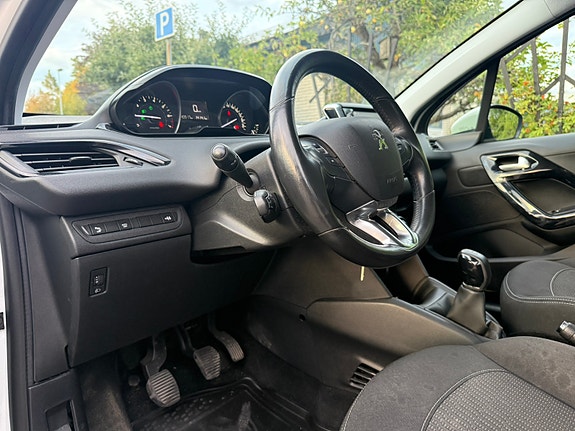 Peugeot 208 7 of 11