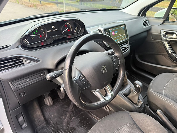 Peugeot 208 8 of 11