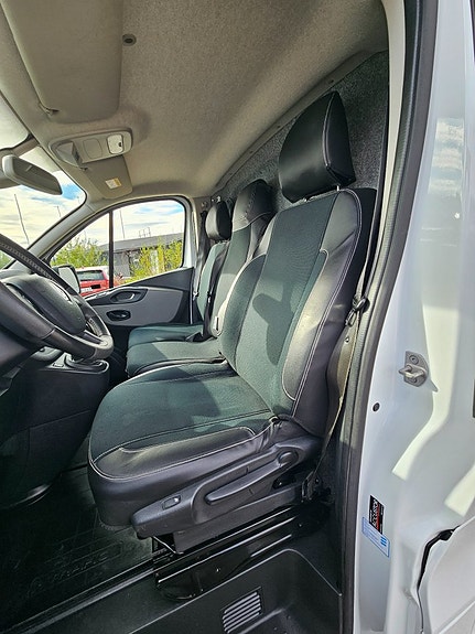 Renault Trafic 10 of 11