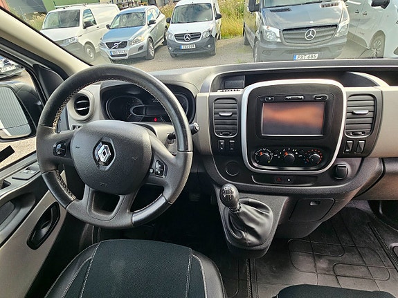 Renault Trafic 7 of 11