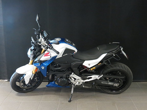 BMW F 900 R 2 of 6