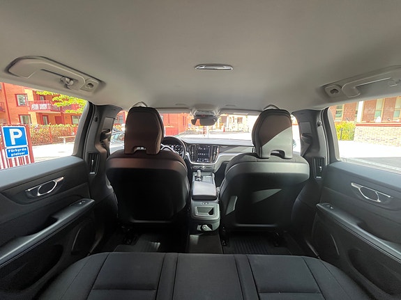 Volvo V60 Cross Country 6 of 8