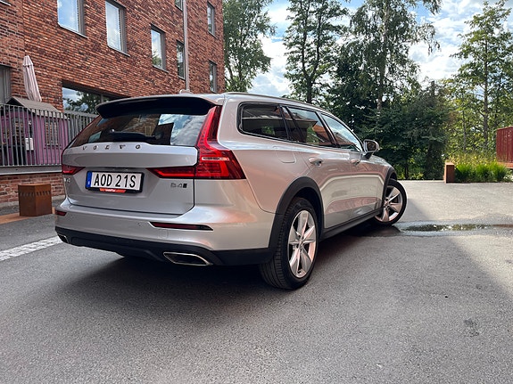 Volvo V60 Cross Country 5 of 8