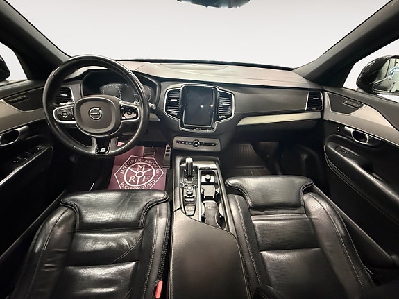 Volvo XC90 10 of 14