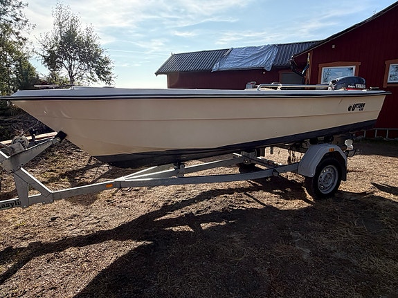 Uttern 4500 med 40 hk Enduro, Garmin plotter och automatisk länspump 8 of 8