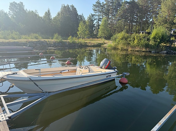 Uttern 4500 med 40 hk Enduro, Garmin plotter och automatisk länspump 4 of 8