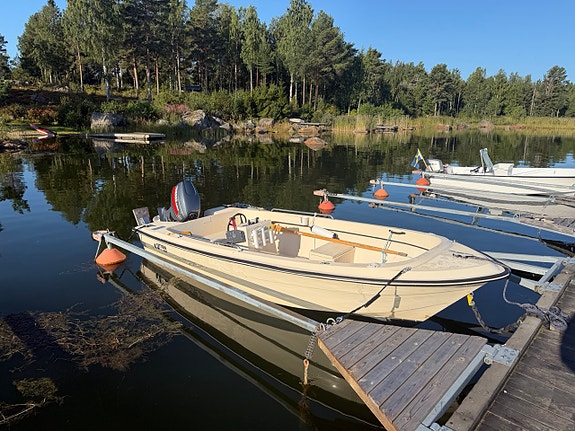 Uttern 4500 med 40 hk Enduro, Garmin plotter och automatisk länspump 2 of 8