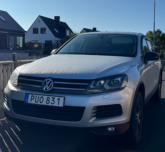 Volkswagen Touareg 2 of 4