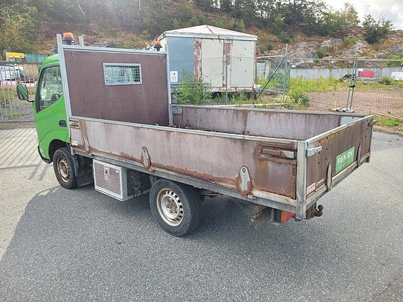 Toyota Dyna 4 of 5