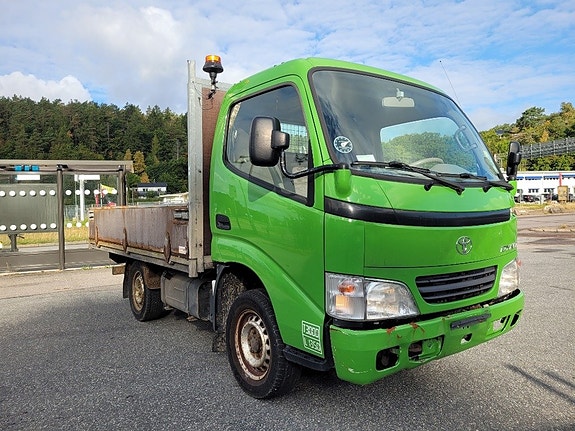 Toyota Dyna 2 of 5